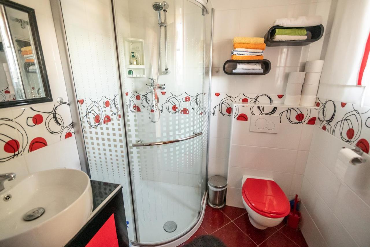 Holiday Home Razglednik Логатець Екстер'єр фото