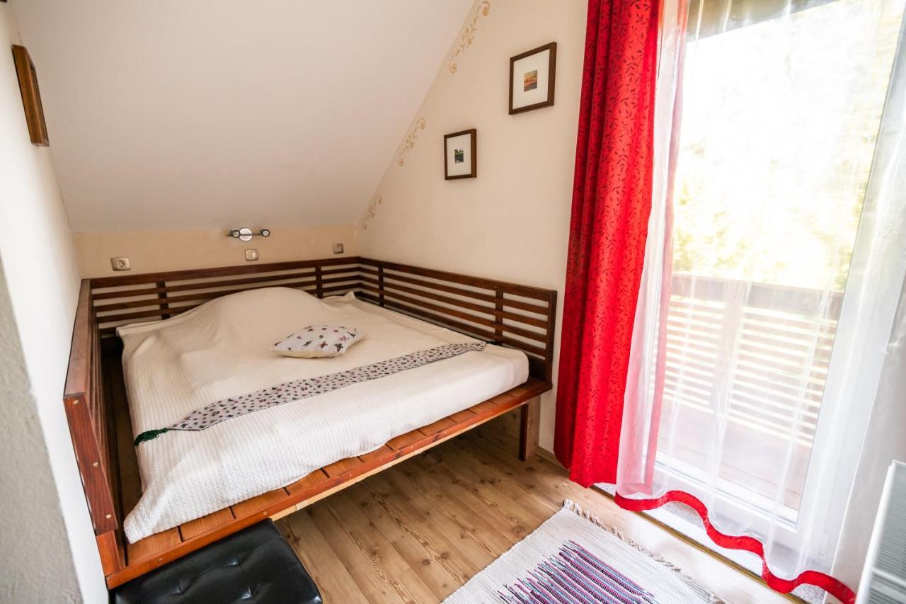 Holiday Home Razglednik Логатець Екстер'єр фото